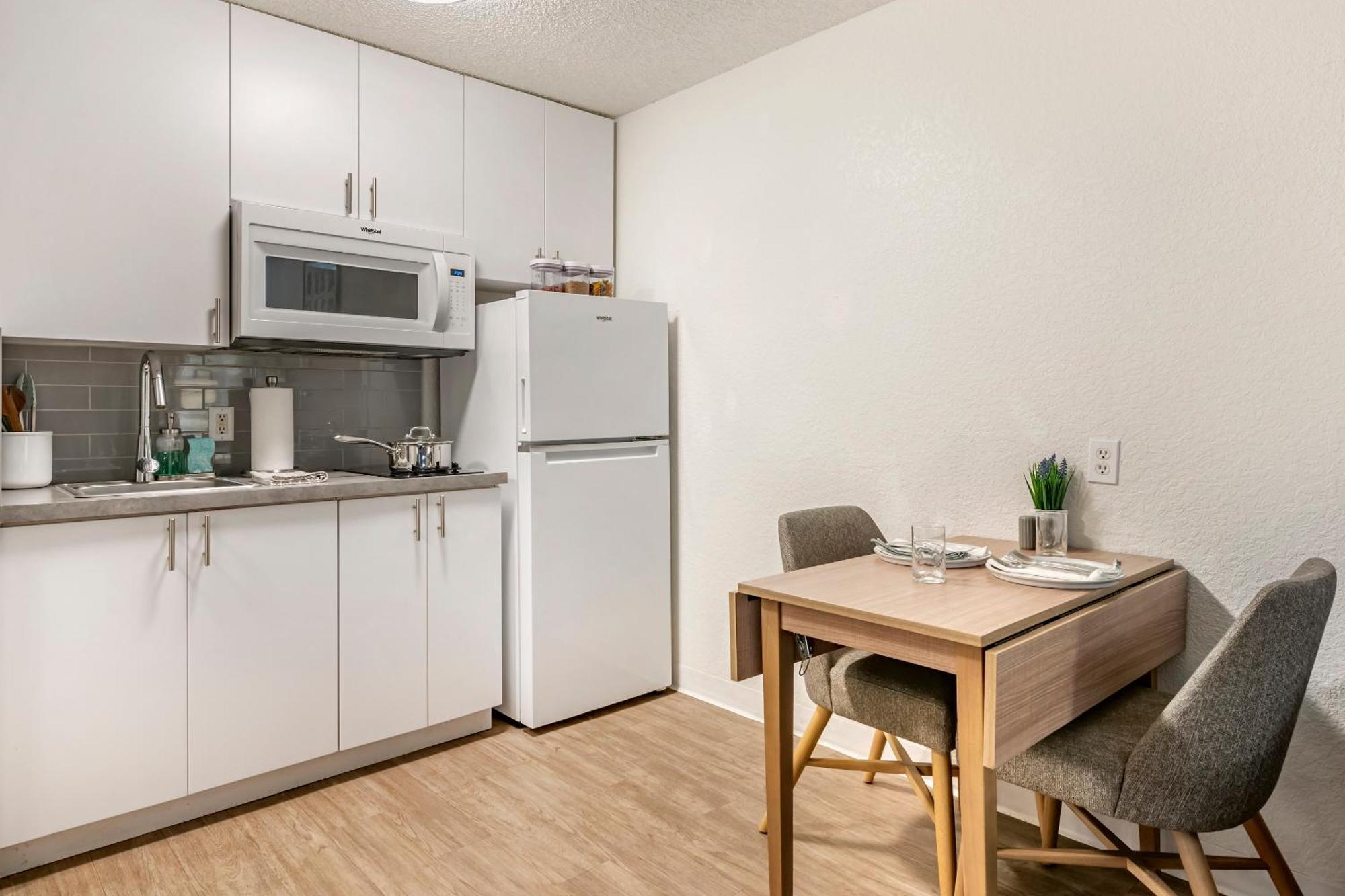 Intown Suites Extended Stay Greensboro Nc - Airport Exteriör bild