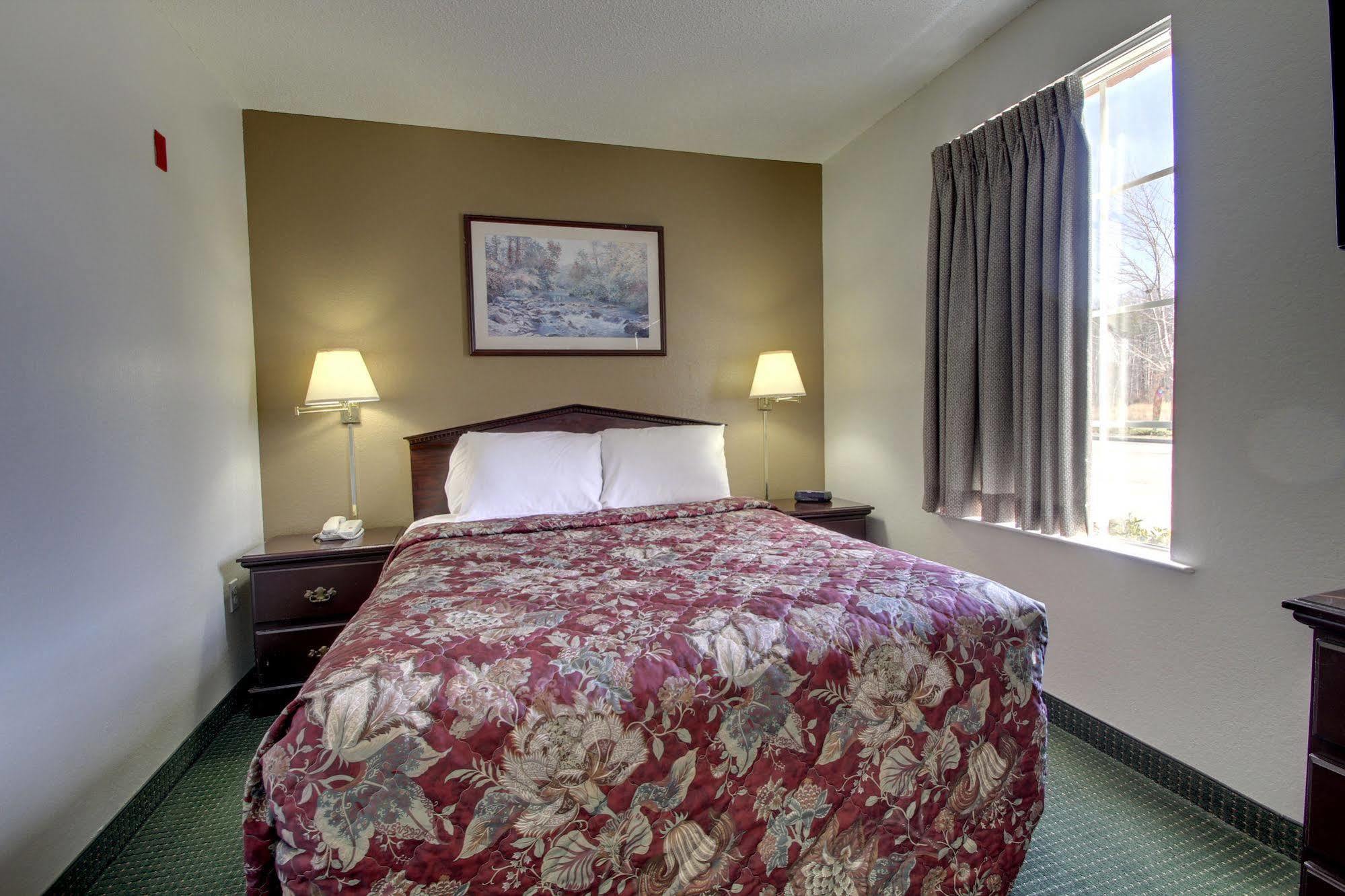 Intown Suites Extended Stay Greensboro Nc - Airport Exteriör bild