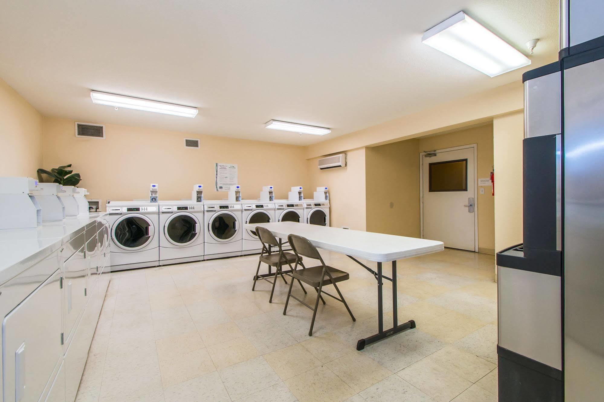 Intown Suites Extended Stay Greensboro Nc - Airport Exteriör bild